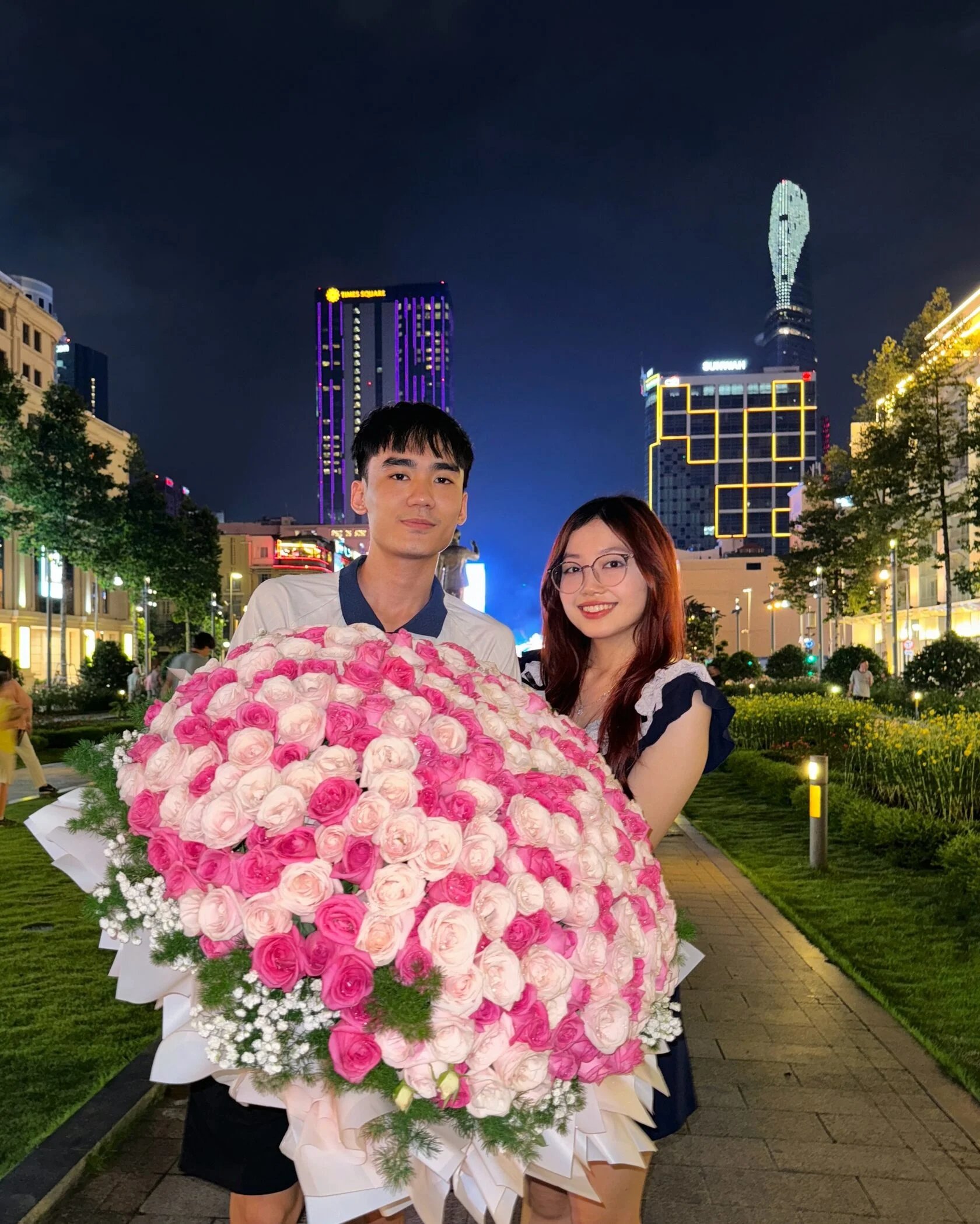 700 Roses 1000 Roses | Luxury Floral Atelier